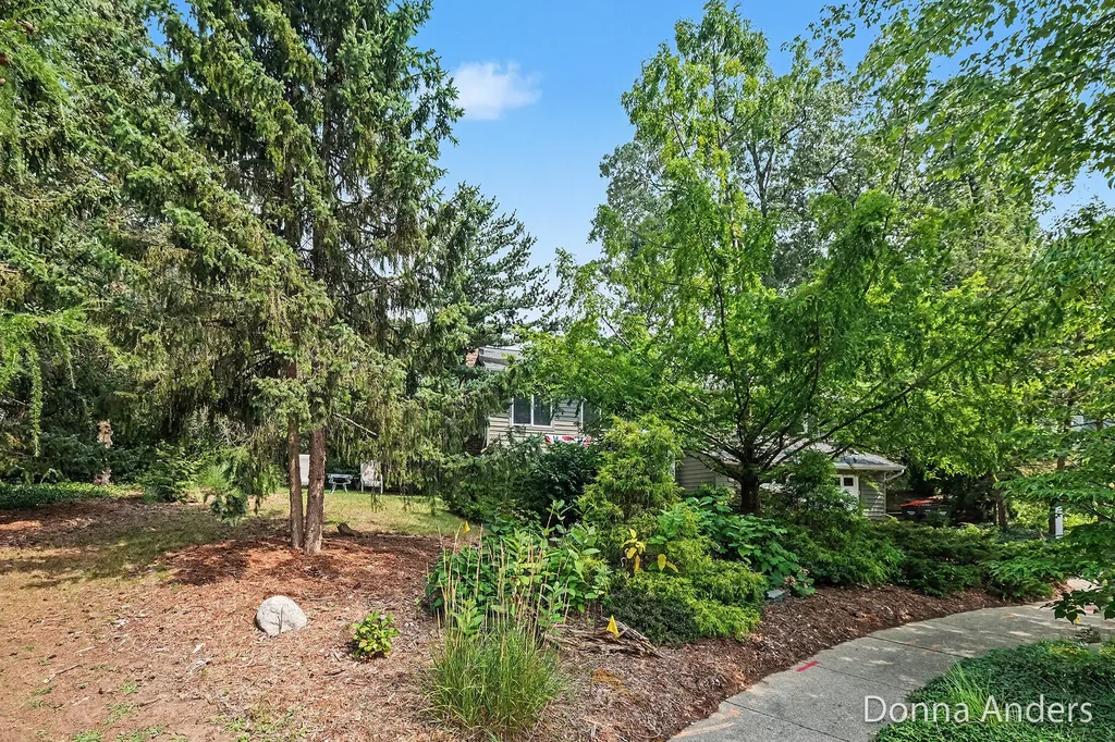 4872 Oakway Court NE Plainfield Charter Township MI 49525