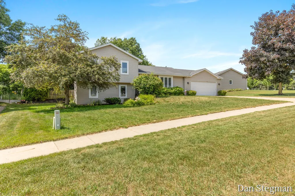 1421 Hollow Ridge Drive NE Rockford City MI 49341