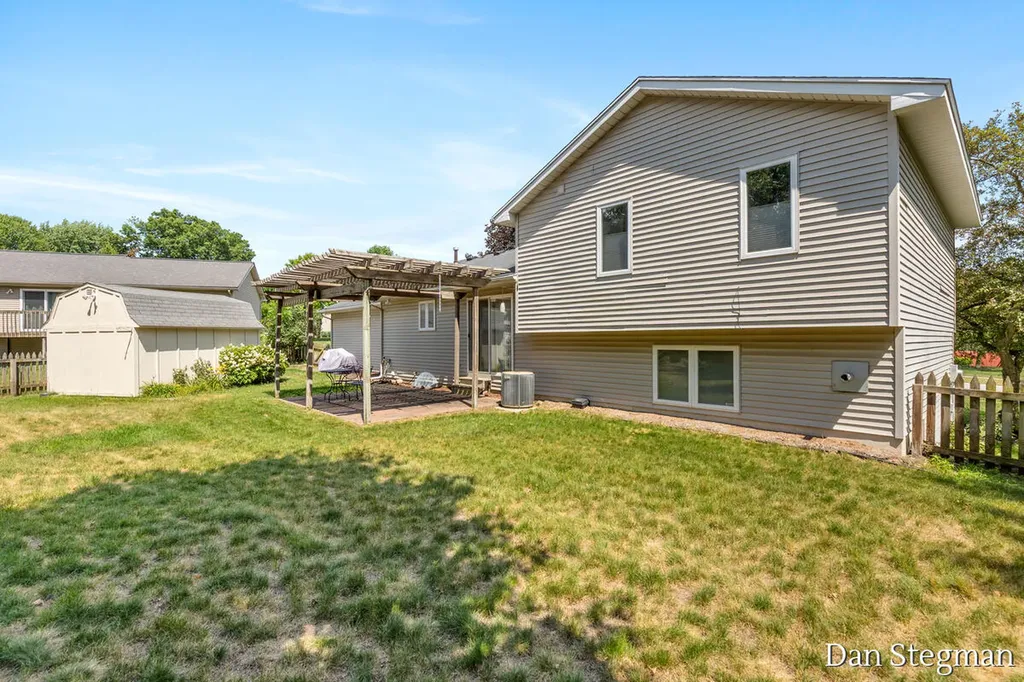 1421 Hollow Ridge Drive NE Rockford City MI 49341