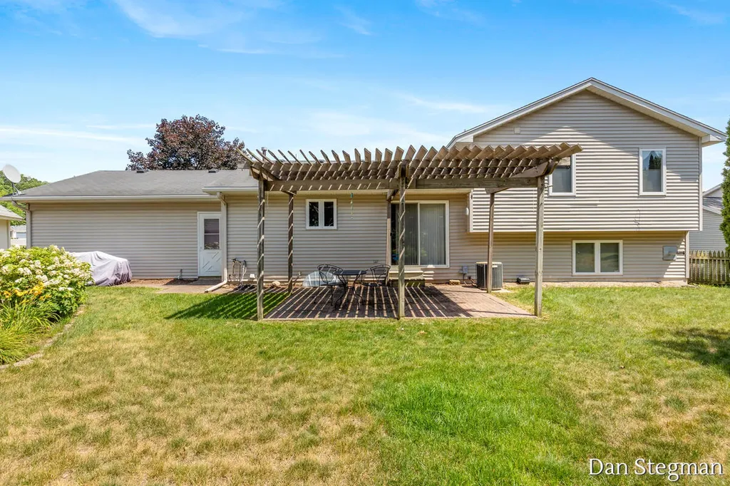 1421 Hollow Ridge Drive NE Rockford City MI 49341
