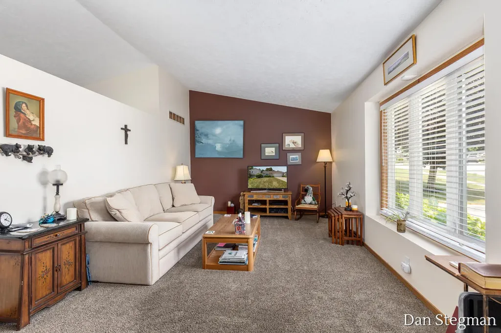 1421 Hollow Ridge Drive NE Rockford City MI 49341