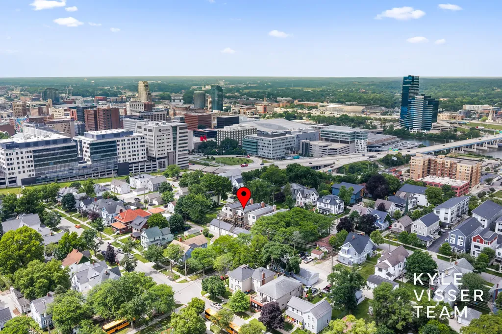 542 Fairview Avenue NE Grand Rapids City MI 49503