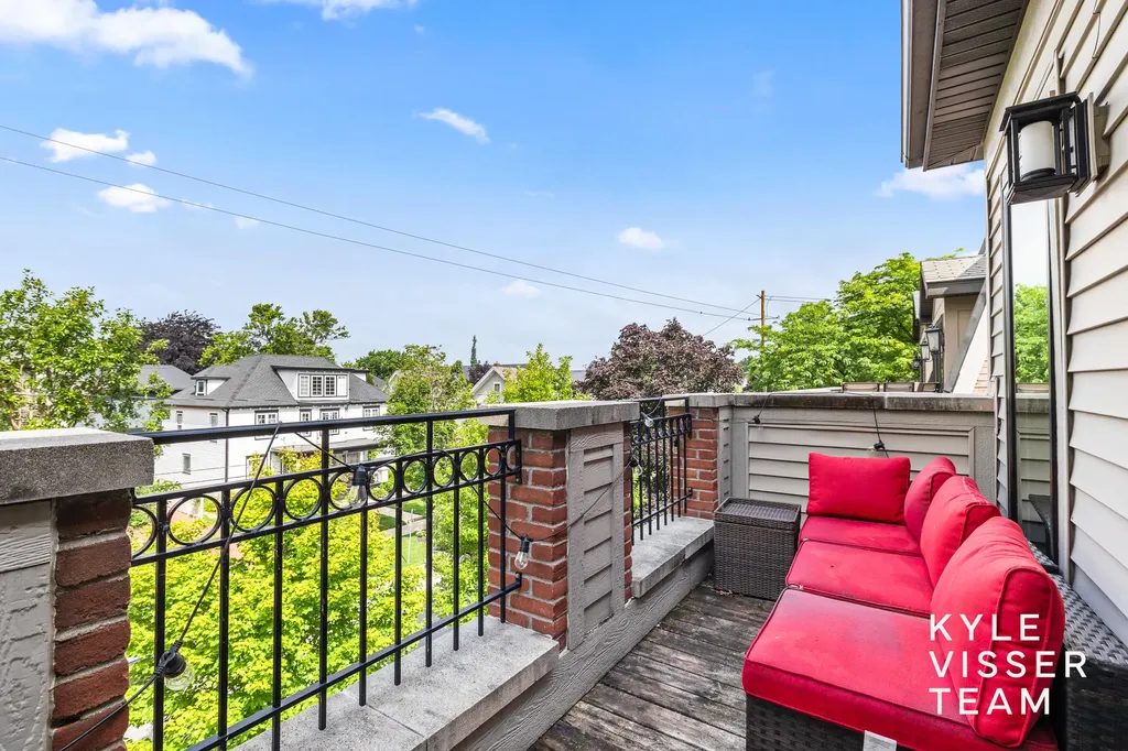 542 Fairview Avenue NE Grand Rapids City MI 49503