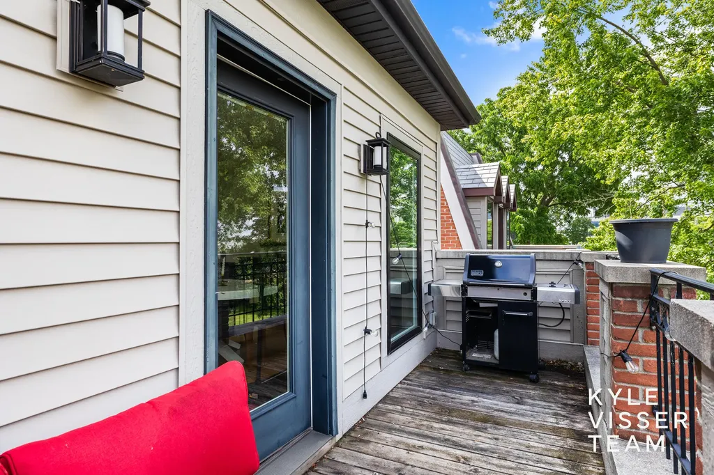 542 Fairview Avenue NE Grand Rapids City MI 49503