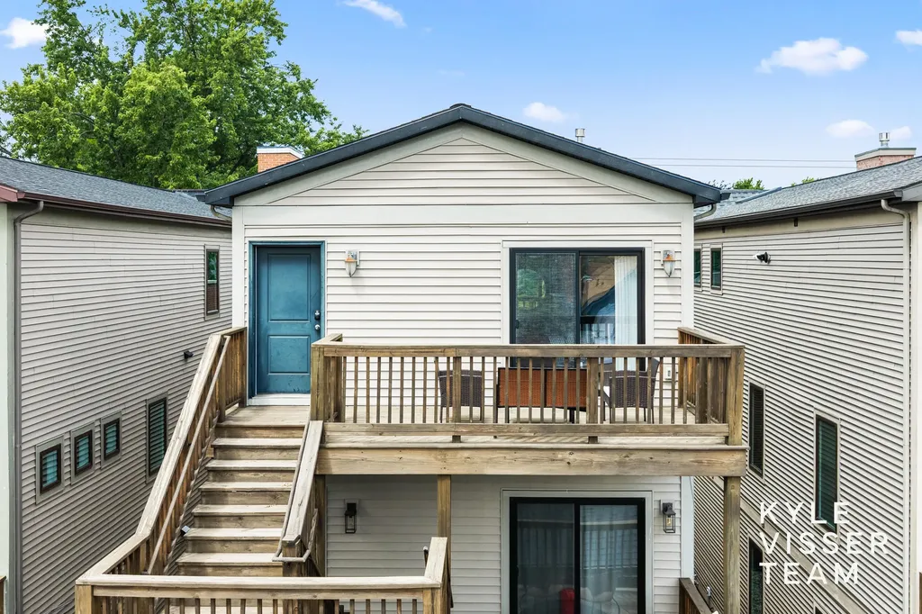 542 Fairview Avenue NE Grand Rapids City MI 49503