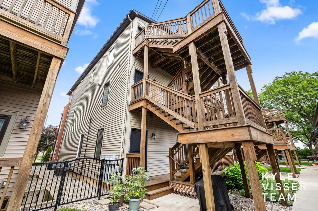 542 Fairview Avenue NE Grand Rapids City MI 49503