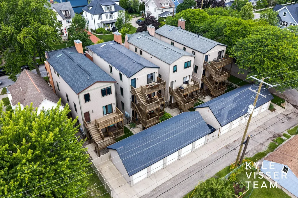542 Fairview Avenue NE Grand Rapids City MI 49503
