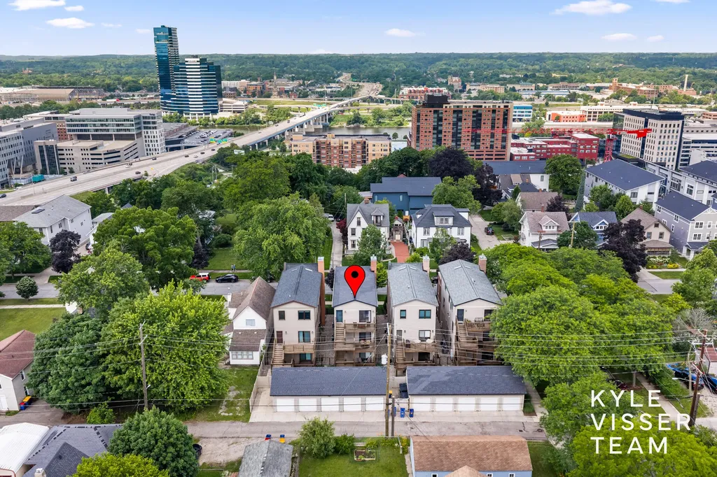 542 Fairview Avenue NE Grand Rapids City MI 49503