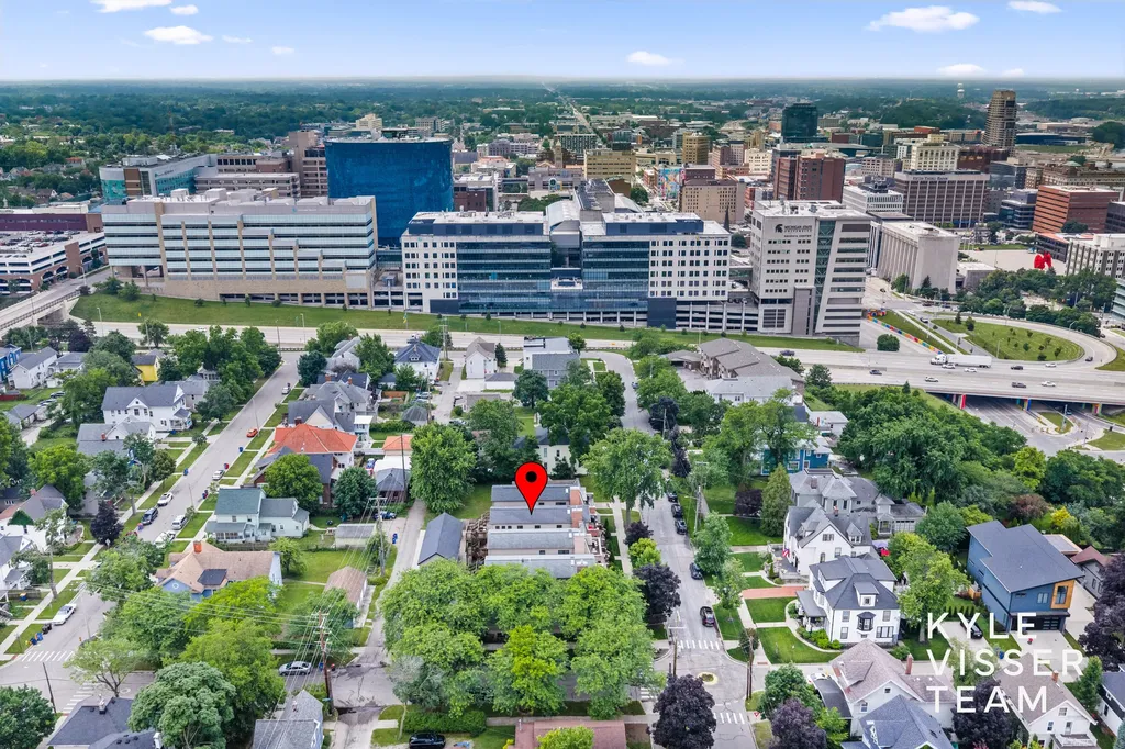 542 Fairview Avenue NE Grand Rapids City MI 49503