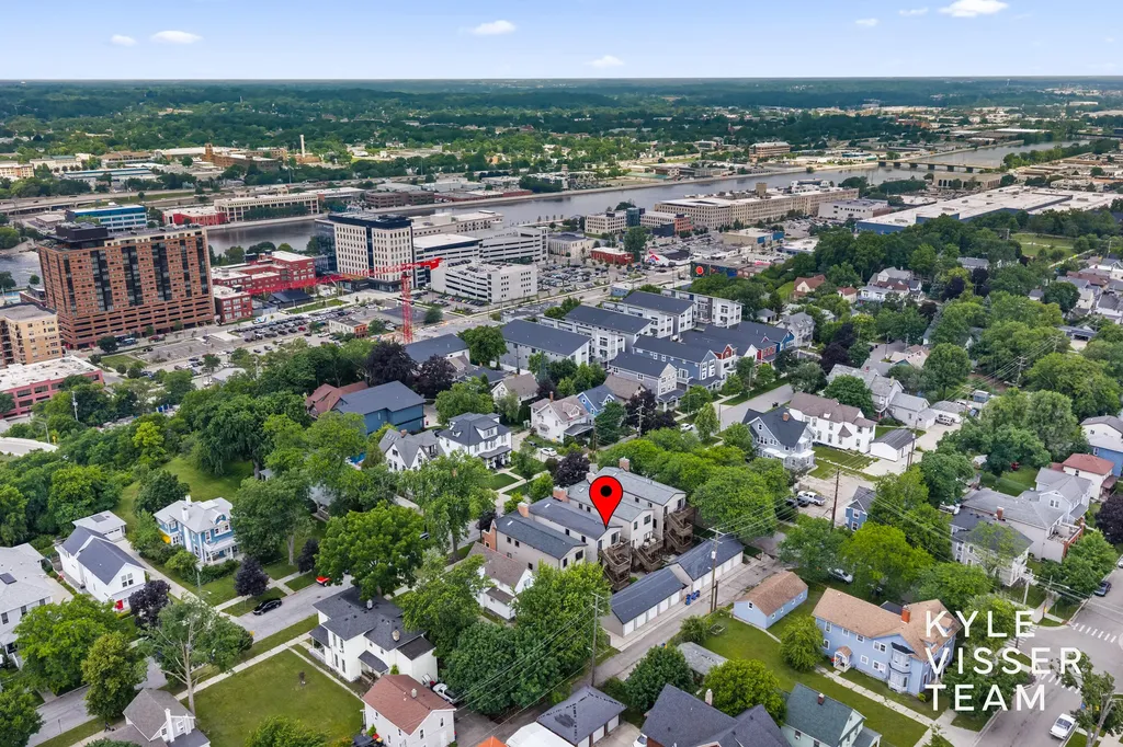 542 Fairview Avenue NE Grand Rapids City MI 49503