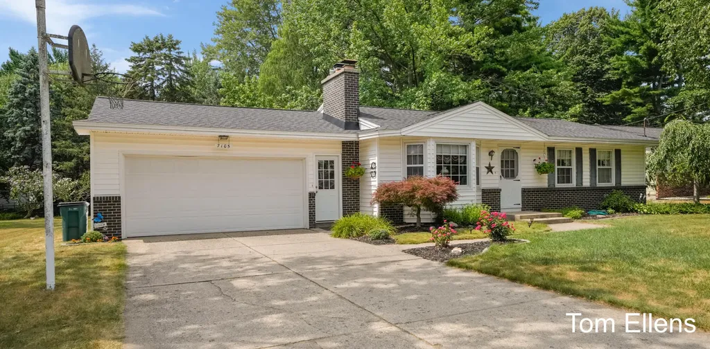 7105 Southwood Drive Georgetown Charter Township MI 49428
