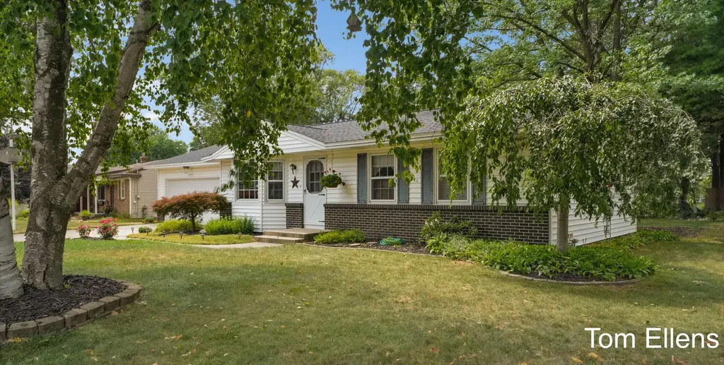 7105 Southwood Drive Georgetown Charter Township MI 49428