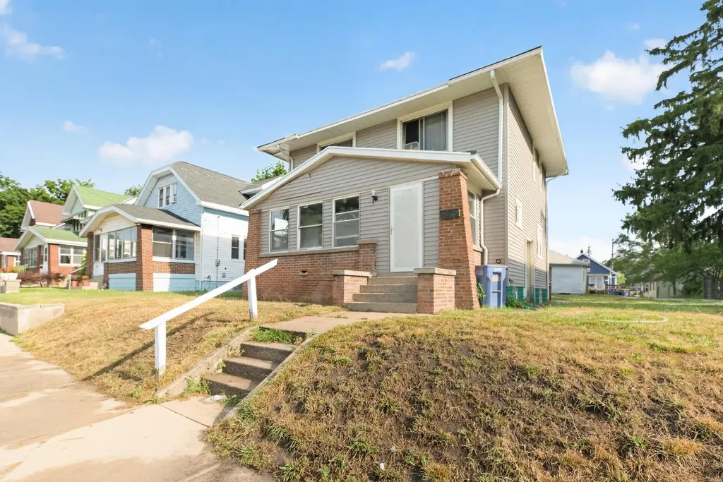 1043 Oakdale Street SE Grand Rapids City MI 49507