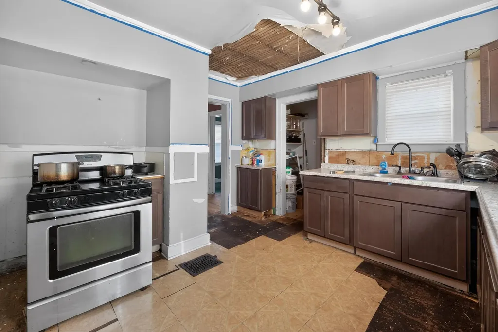1043 Oakdale Street SE Grand Rapids City MI 49507