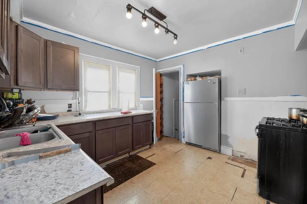 1043 Oakdale Street SE Grand Rapids City MI 49507