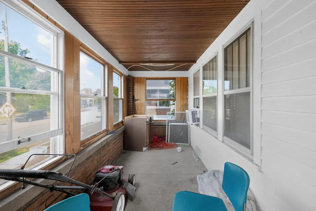 1043 Oakdale Street SE Grand Rapids City MI 49507