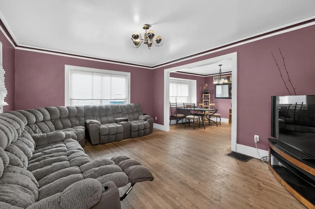 1043 Oakdale Street SE Grand Rapids City MI 49507