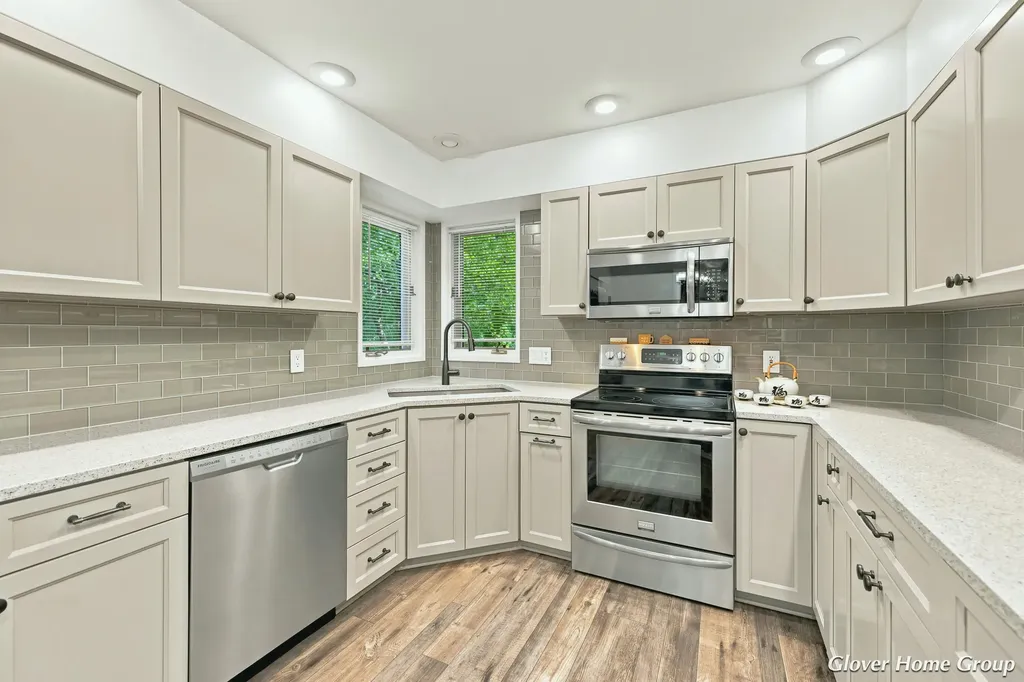 2511 Mcintosh Avenue NE Grand Rapids Charter Township MI 49525