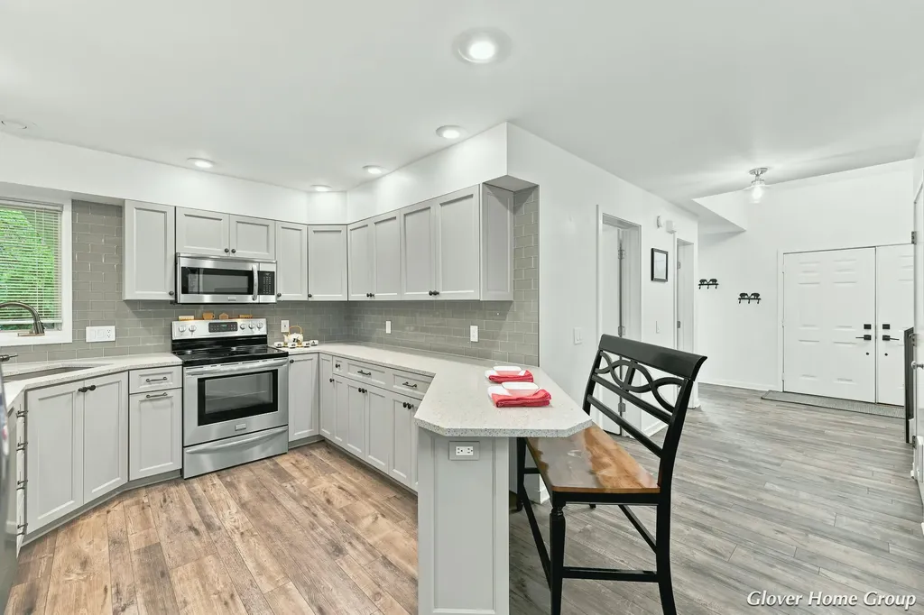 2511 Mcintosh Avenue NE Grand Rapids Charter Township MI 49525