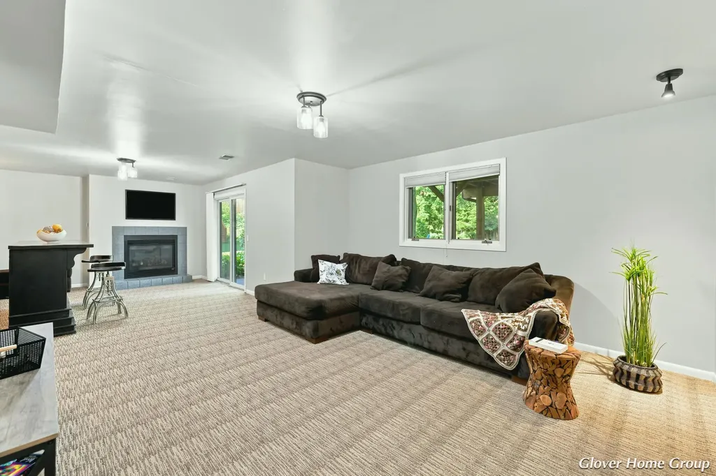 2511 Mcintosh Avenue NE Grand Rapids Charter Township MI 49525