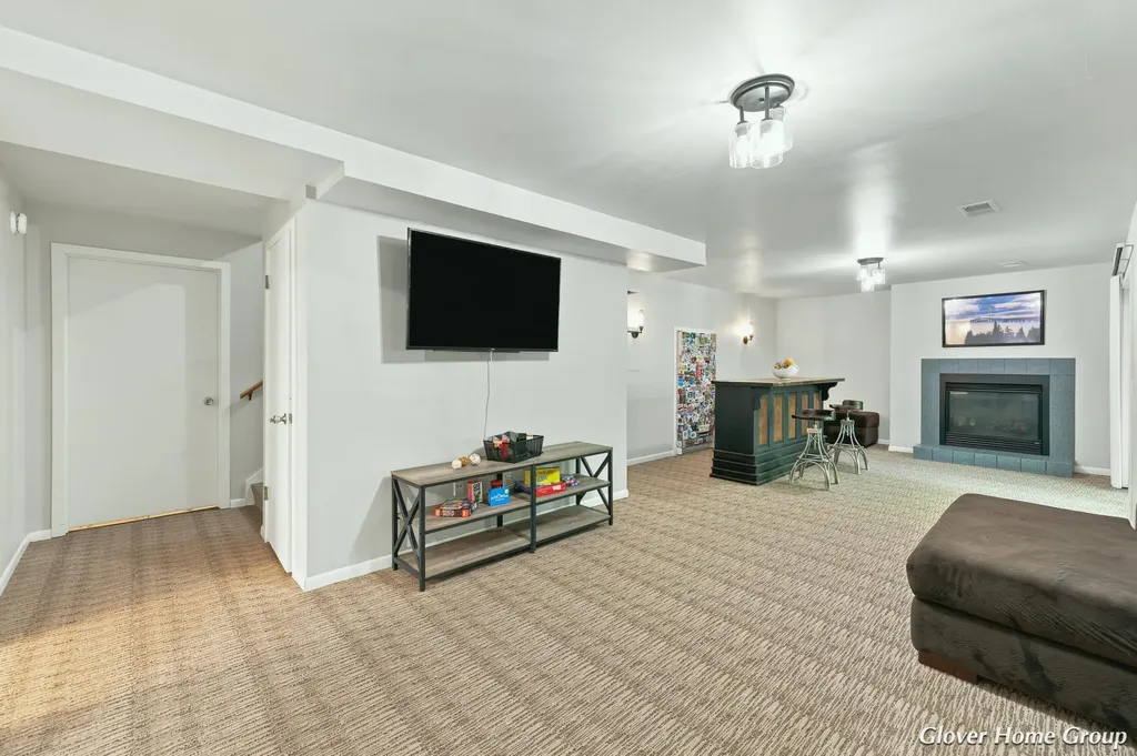 2511 Mcintosh Avenue NE Grand Rapids Charter Township MI 49525