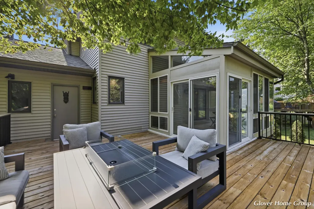 2511 Mcintosh Avenue NE Grand Rapids Charter Township MI 49525