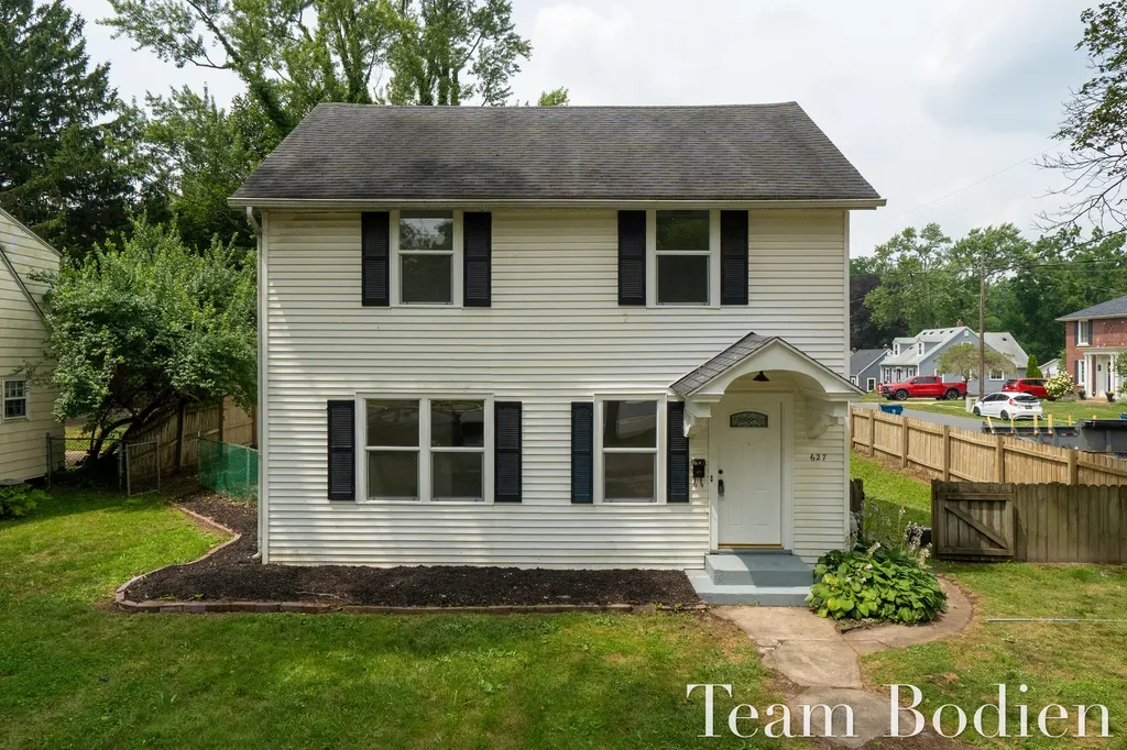 627 Pinehurst Boulevard Kalamazoo Charter Township MI 49006