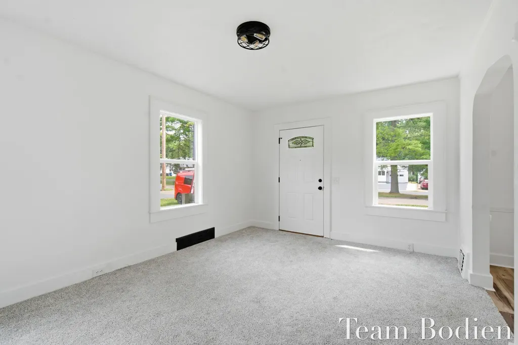 627 Pinehurst Boulevard Kalamazoo Charter Township MI 49006