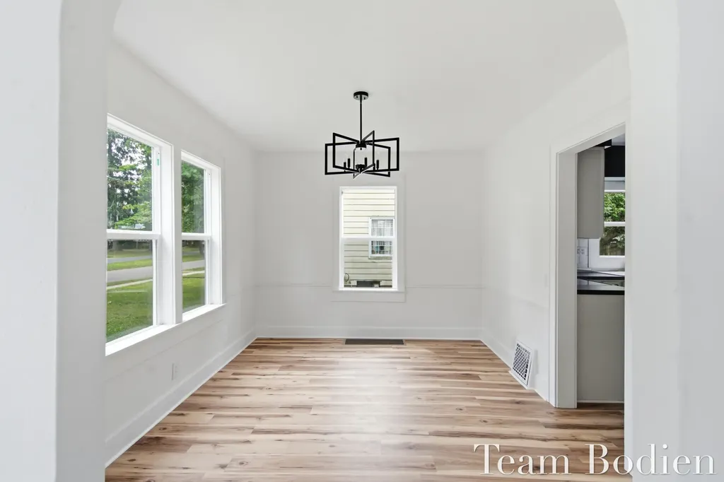 627 Pinehurst Boulevard Kalamazoo Charter Township MI 49006