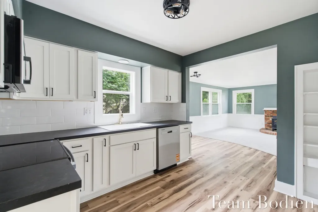 627 Pinehurst Boulevard Kalamazoo Charter Township MI 49006