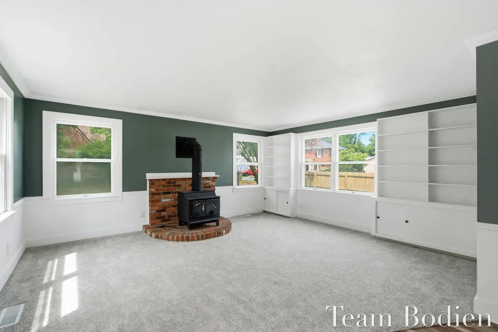 627 Pinehurst Boulevard Kalamazoo Charter Township MI 49006