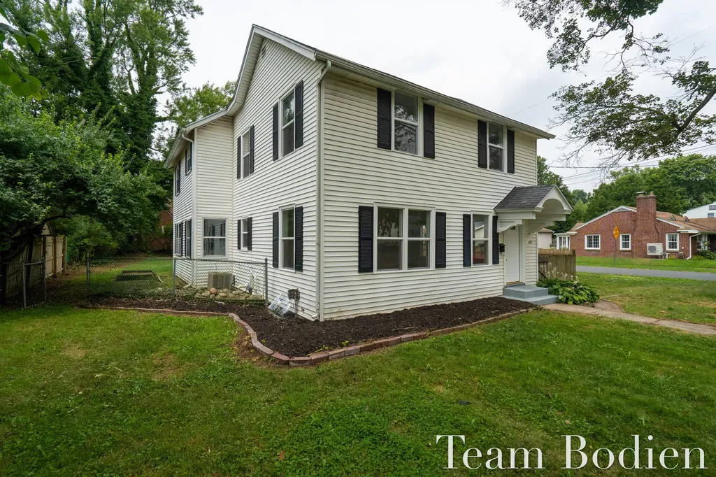 627 Pinehurst Boulevard Kalamazoo Charter Township MI 49006