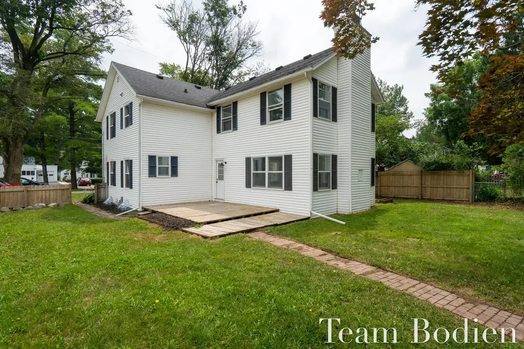 627 Pinehurst Boulevard Kalamazoo Charter Township MI 49006