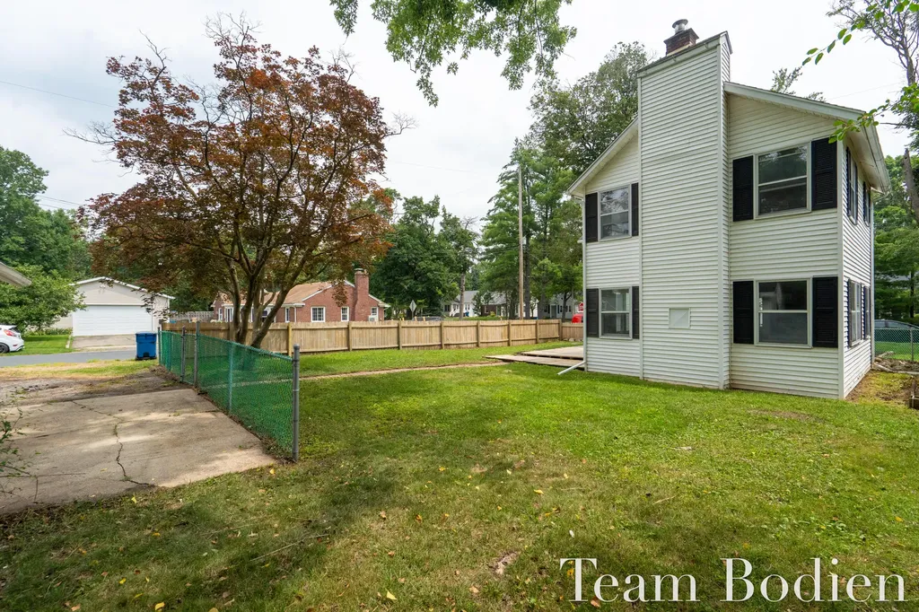 627 Pinehurst Boulevard Kalamazoo Charter Township MI 49006