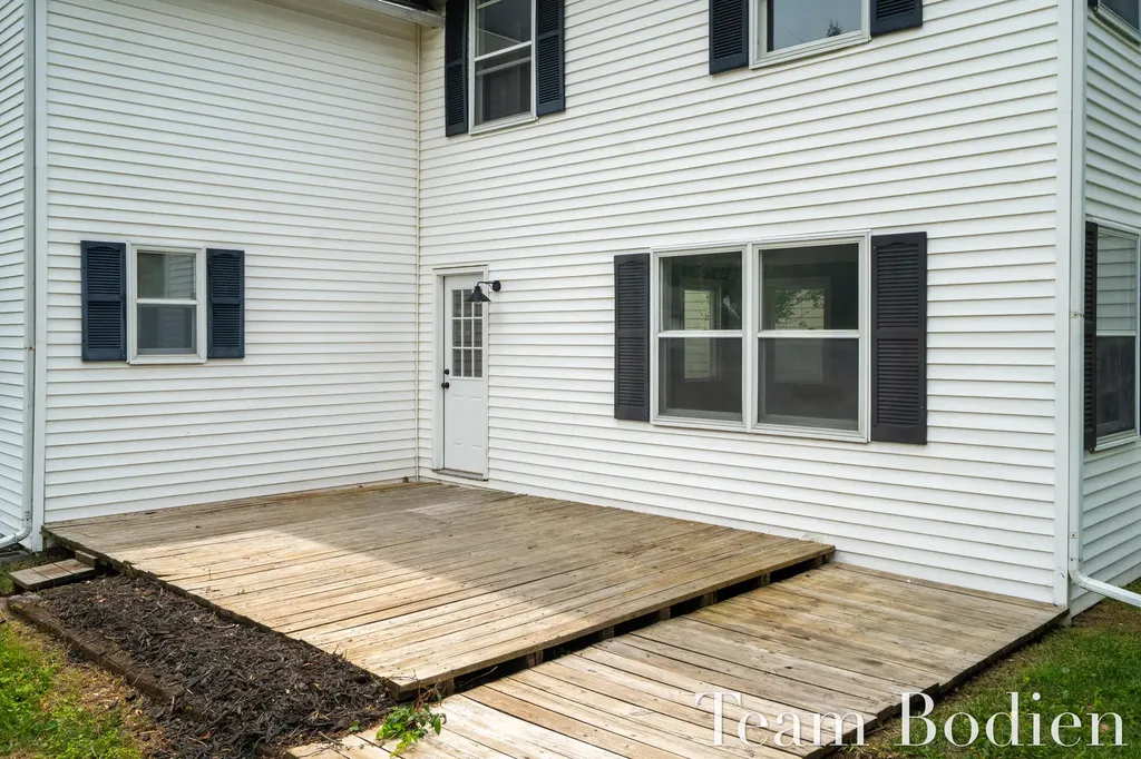 627 Pinehurst Boulevard Kalamazoo Charter Township MI 49006