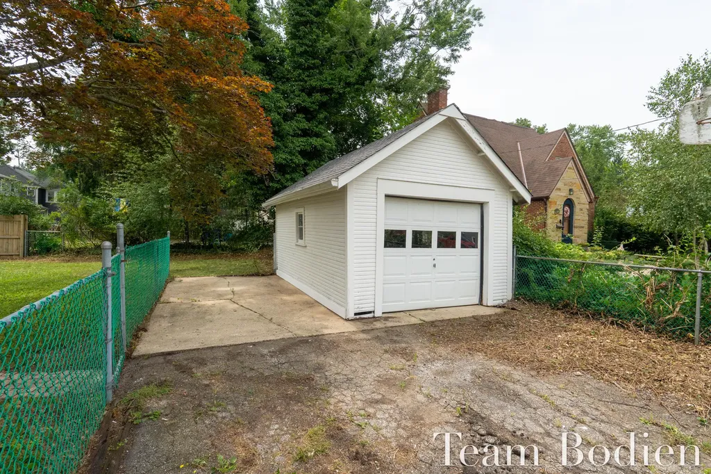 627 Pinehurst Boulevard Kalamazoo Charter Township MI 49006