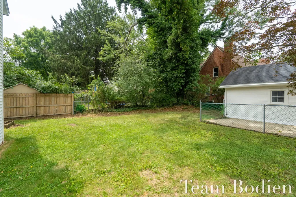627 Pinehurst Boulevard Kalamazoo Charter Township MI 49006