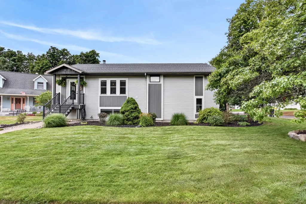 1329 Dewberry Court NE Grand Rapids City MI 49505