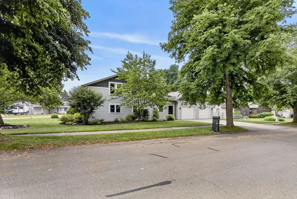 1329 Dewberry Court NE Grand Rapids City MI 49505