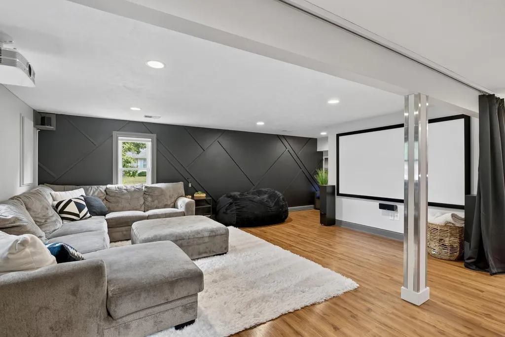 1329 Dewberry Court NE Grand Rapids City MI 49505