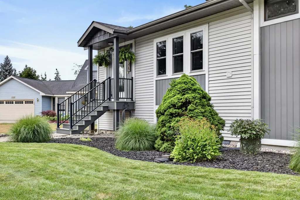 1329 Dewberry Court NE Grand Rapids City MI 49505