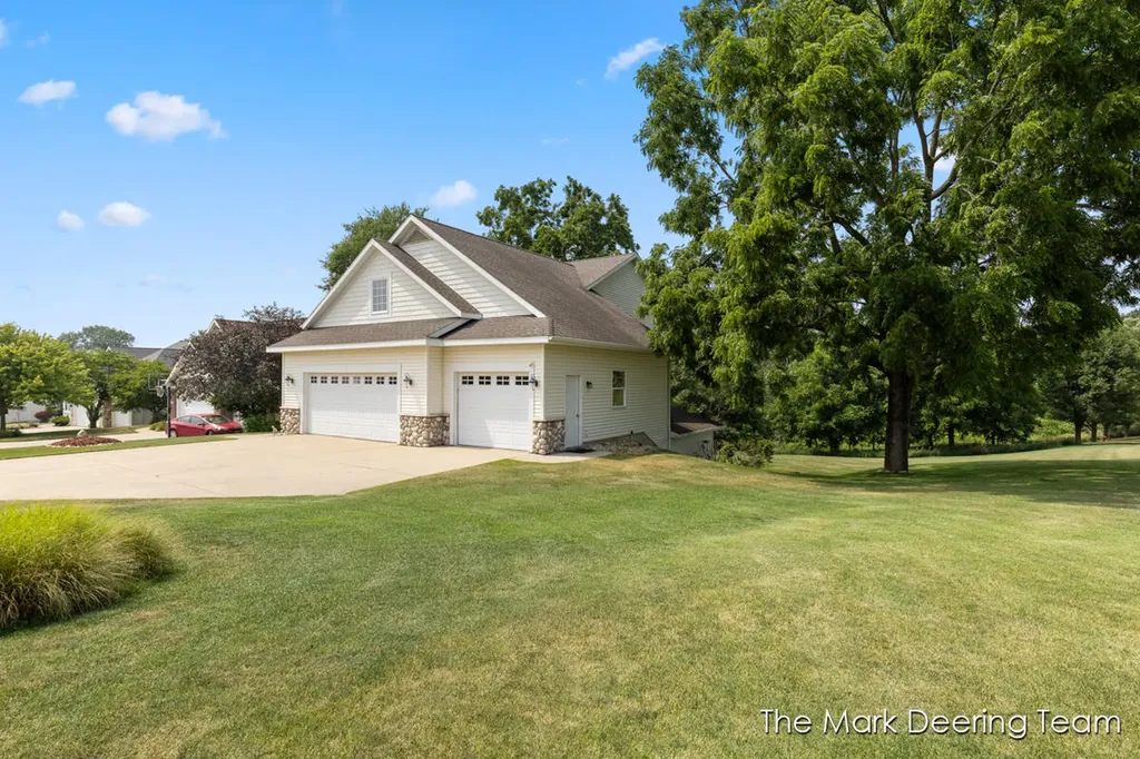 3127 Royal Hannah Drive NE Algoma Township MI 49341