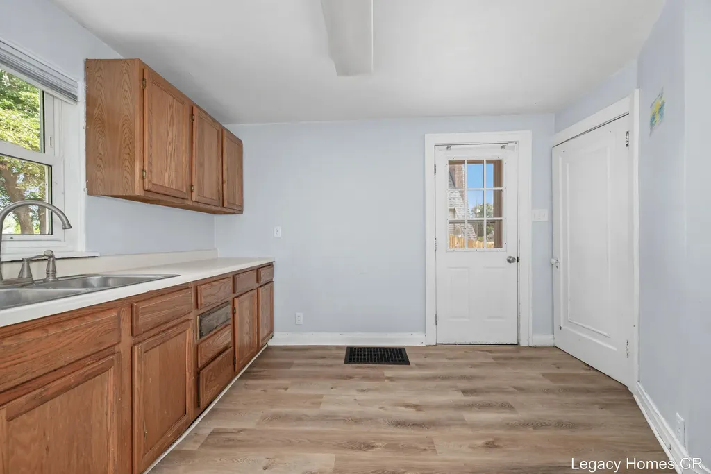 224-226 Maple Street Parchment City MI 49004