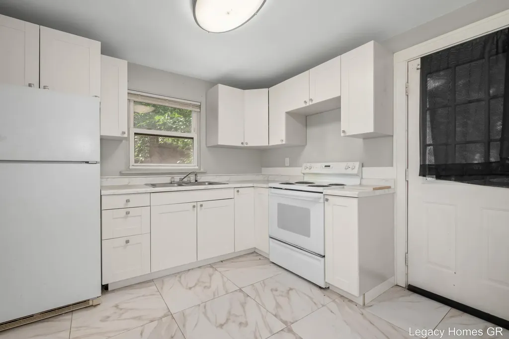 224-226 Maple Street Parchment City MI 49004