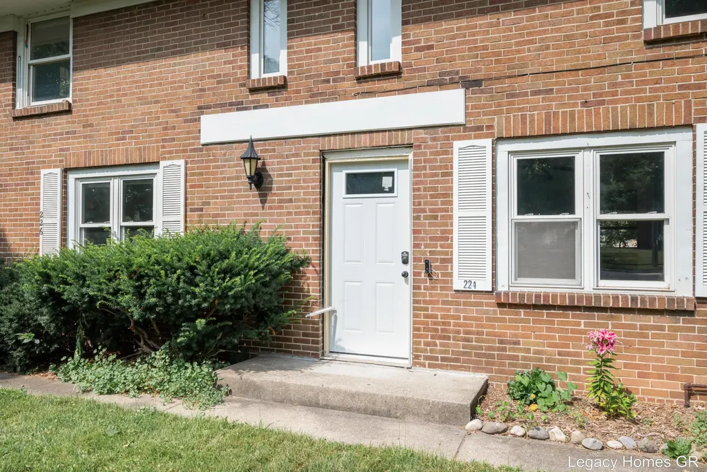 224-226 Maple Street Parchment City MI 49004