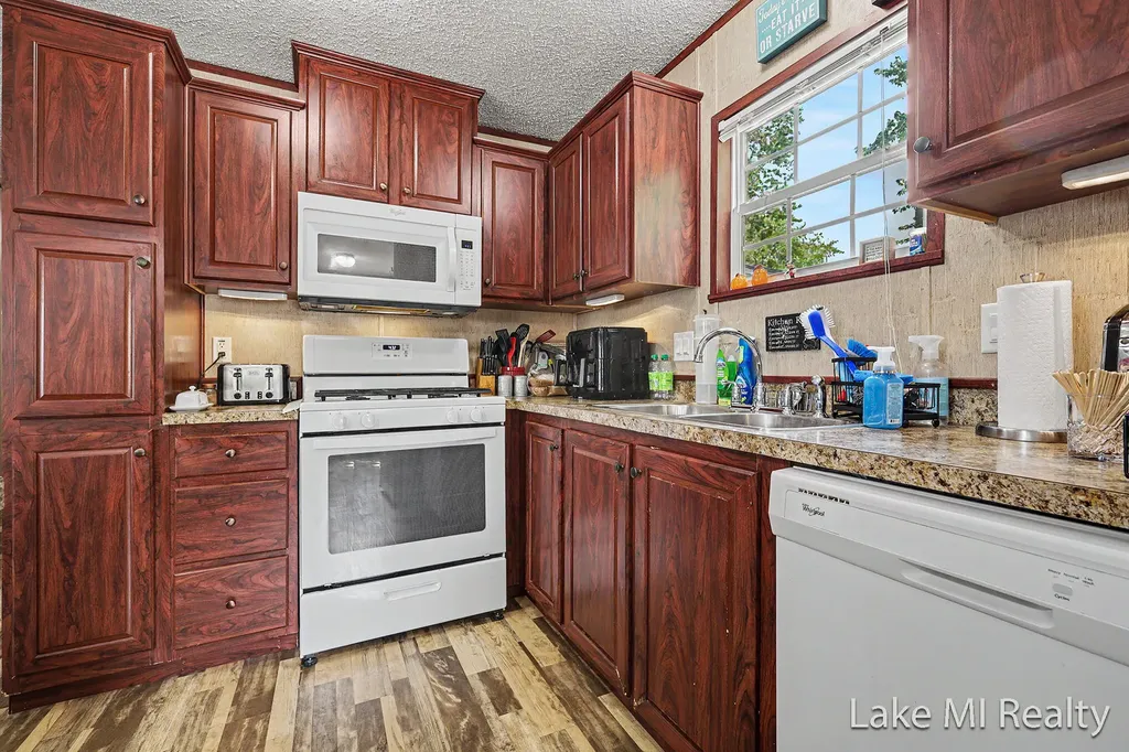 4572 Toronto Avenue SW Wyoming City MI 49519