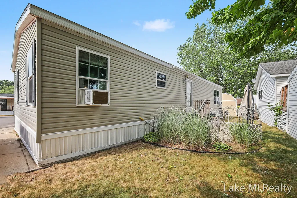 4572 Toronto Avenue SW Wyoming City MI 49519