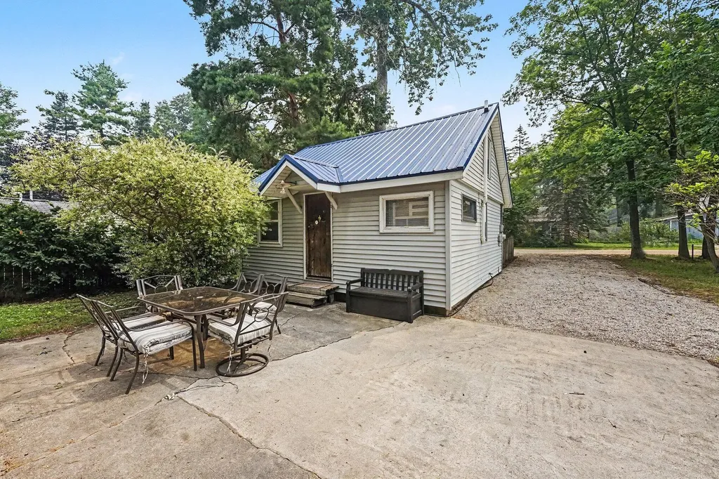 2644 Lansing Street Crystal Township MI 48818