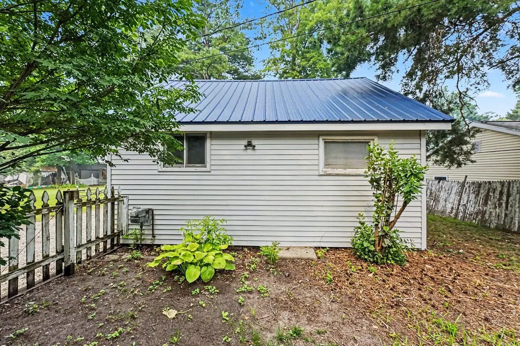 2644 Lansing Street Crystal Township MI 48818