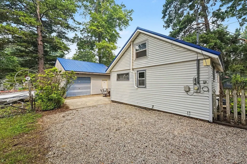 2644 Lansing Street Crystal Township MI 48818
